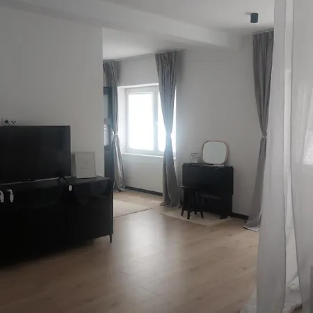 شقة Place2Stay Gloggnitz2 *