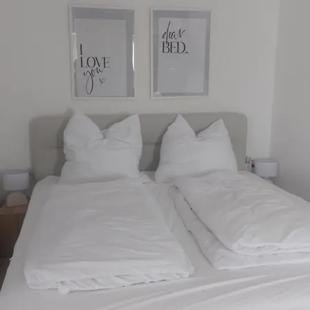 Place2Stay Gloggnitz2 شقة